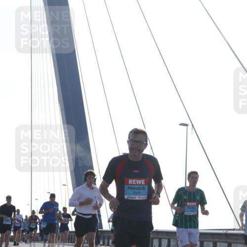 03.10.2026 - Köhlbrandbrückenlauf Tim E. http://msf.ph/oto/10609374 03.10.2026 09:23:19 Position 1 2243 meine-sportfotos.de