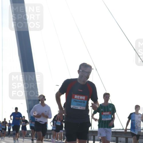 03.10.2026 - Köhlbrandbrückenlauf Tim E. http://msf.ph/oto/10609378 03.10.2026 09:23:19 Position 1 2243 meine-sportfotos.de