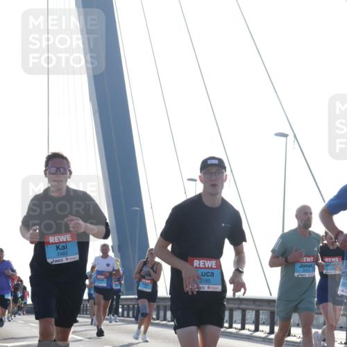 03.10.2026 - Köhlbrandbrückenlauf Tim E. http://msf.ph/oto/10609447 03.10.2026 09:23:25 Position 1 2462, 3185 meine-sportfotos.de