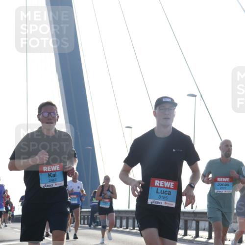 03.10.2026 - Köhlbrandbrückenlauf Tim E. http://msf.ph/oto/10609450 03.10.2026 09:23:25 Position 1 2462, 3185, 4, 2222 meine-sportfotos.de