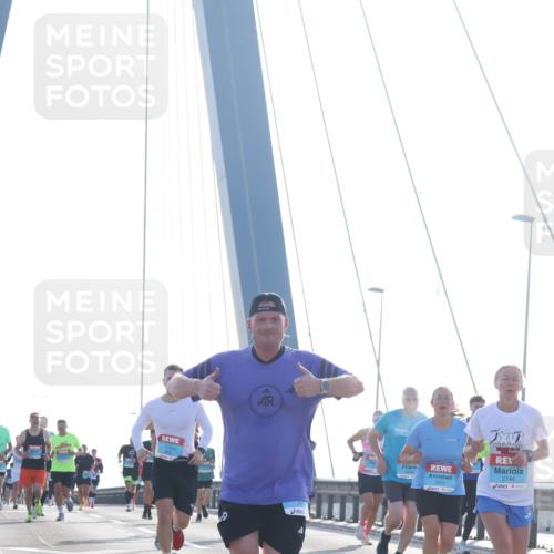 03.10.2026 - Köhlbrandbrückenlauf Tim E. http://msf.ph/oto/10609511 03.10.2026 09:23:31 Position 1 1267, 2144 meine-sportfotos.de