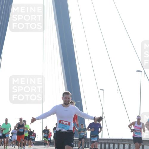 03.10.2026 - Köhlbrandbrückenlauf Tim E. http://msf.ph/oto/10609536 03.10.2026 09:23:33 Position 1 3861 meine-sportfotos.de