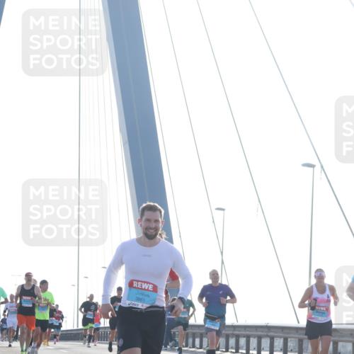 03.10.2026 - Köhlbrandbrückenlauf Tim E. http://msf.ph/oto/10609544 03.10.2026 09:23:33 Position 1 3861 meine-sportfotos.de