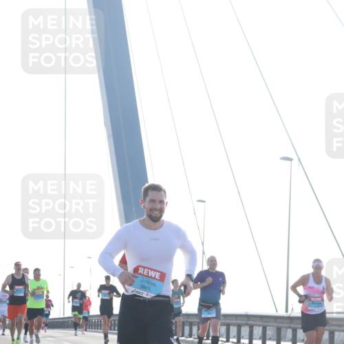 03.10.2026 - Köhlbrandbrückenlauf Tim E. http://msf.ph/oto/10609545 03.10.2026 09:23:33 Position 1 3861 meine-sportfotos.de