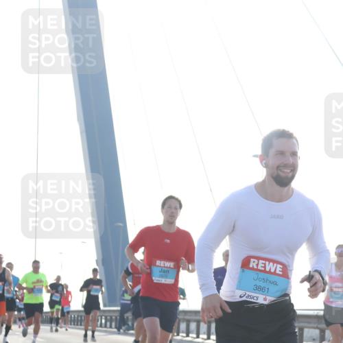 03.10.2026 - Köhlbrandbrückenlauf Tim E. http://msf.ph/oto/10609552 03.10.2026 09:23:34 Position 1 2670, 3861 meine-sportfotos.de