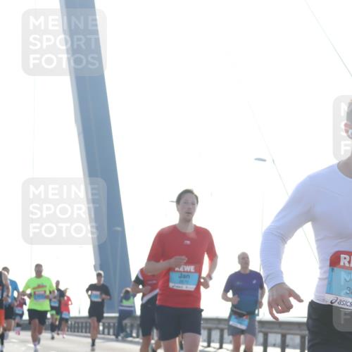 03.10.2026 - Köhlbrandbrückenlauf Tim E. http://msf.ph/oto/10609555 03.10.2026 09:23:35 Position 1 2670, 38 meine-sportfotos.de