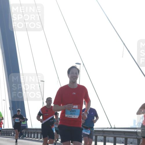 03.10.2026 - Köhlbrandbrückenlauf Tim E. http://msf.ph/oto/10609562 03.10.2026 09:23:35 Position 1 2670 meine-sportfotos.de