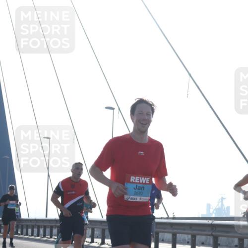 03.10.2026 - Köhlbrandbrückenlauf Tim E. http://msf.ph/oto/10609565 03.10.2026 09:23:36 Position 1 2670 meine-sportfotos.de
