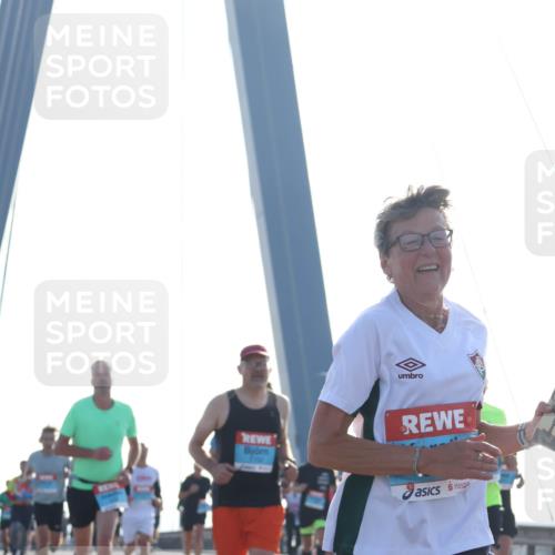 03.10.2026 - Köhlbrandbrückenlauf Tim E. http://msf.ph/oto/10609591 03.10.2026 09:23:39 Position 1  meine-sportfotos.de
