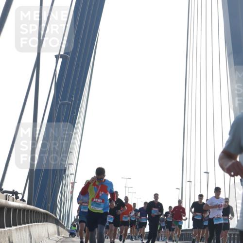 03.10.2026 - Köhlbrandbrückenlauf Tim E. http://msf.ph/oto/10609672 03.10.2026 09:23:44 Position 1  meine-sportfotos.de