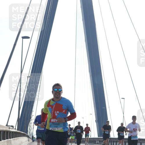 03.10.2026 - Köhlbrandbrückenlauf Tim E. http://msf.ph/oto/10609710 03.10.2026 09:23:49 Position 1 2367 meine-sportfotos.de