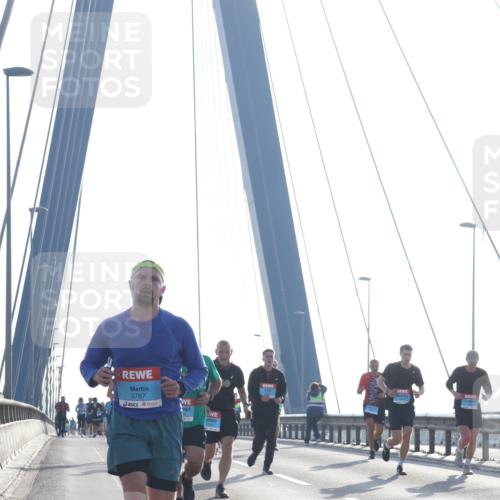 03.10.2026 - Köhlbrandbrückenlauf Tim E. http://msf.ph/oto/10609735 03.10.2026 09:23:51 Position 1 3787 meine-sportfotos.de