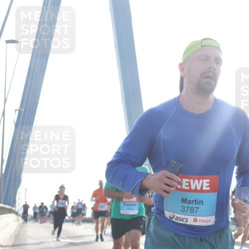 03.10.2026 - Köhlbrandbrückenlauf Tim E. http://msf.ph/oto/10609747 03.10.2026 09:23:53 Position 1 3787 meine-sportfotos.de
