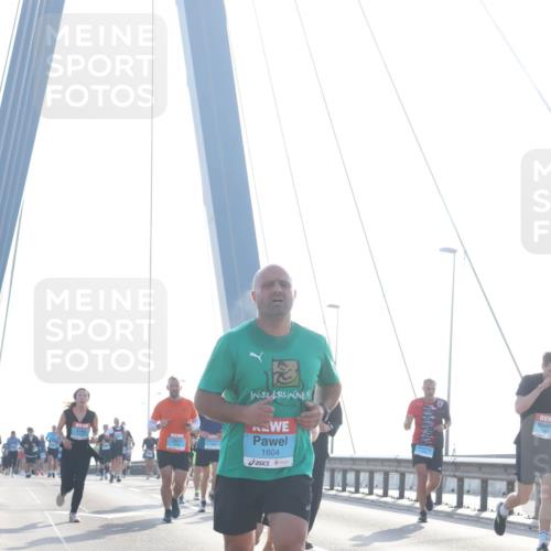03.10.2026 - Köhlbrandbrückenlauf Tim E. http://msf.ph/oto/10609752 03.10.2026 09:23:54 Position 1 1604 meine-sportfotos.de