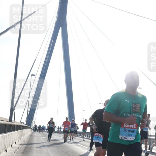 03.10.2026 - Köhlbrandbrückenlauf Tim E. http://msf.ph/oto/10609763 03.10.2026 09:23:55 Position 1 1604, 2228 meine-sportfotos.de