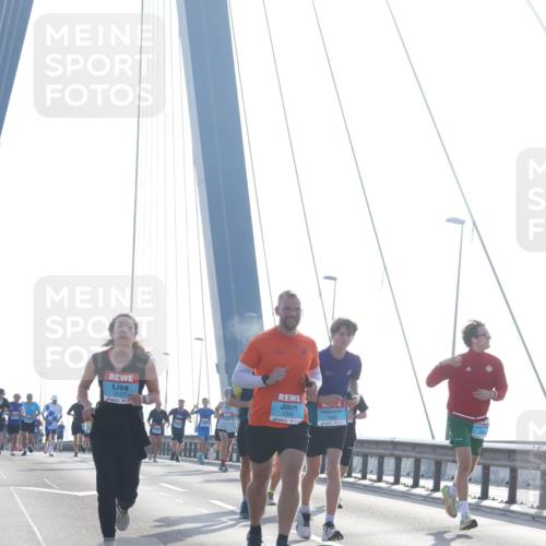 03.10.2026 - Köhlbrandbrückenlauf Tim E. http://msf.ph/oto/10609773 03.10.2026 09:23:57 Position 1 2127, 2395 meine-sportfotos.de