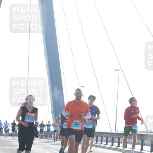 03.10.2026 - Köhlbrandbrückenlauf Tim E. http://msf.ph/oto/10609781 03.10.2026 09:23:57 Position 1 2127, 1600, 2395 meine-sportfotos.de
