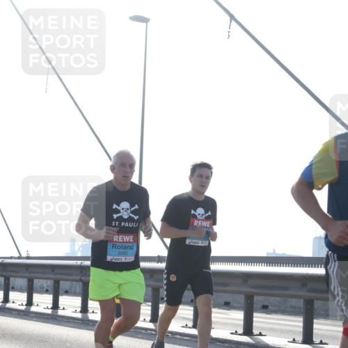 03.10.2026 - Köhlbrandbrückenlauf Tim E. http://msf.ph/oto/10609813 03.10.2026 09:24:01 Position 1 2055 meine-sportfotos.de