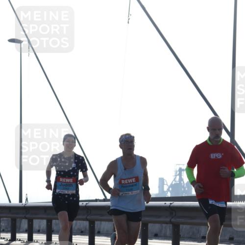 03.10.2026 - Köhlbrandbrückenlauf Tim E. http://msf.ph/oto/10609854 03.10.2026 09:24:04 Position 1 2262, 1226 meine-sportfotos.de