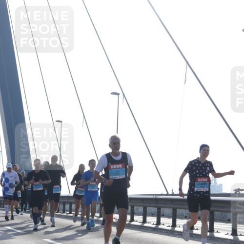 03.10.2026 - Köhlbrandbrückenlauf Tim E. http://msf.ph/oto/10609875 03.10.2026 09:24:06 Position 1 3797 meine-sportfotos.de