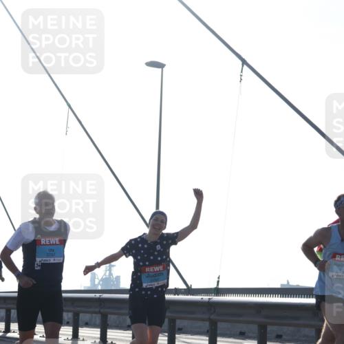 03.10.2026 - Köhlbrandbrückenlauf Tim E. http://msf.ph/oto/10609894 03.10.2026 09:24:06 Position 1 3797, 2262, 122 meine-sportfotos.de