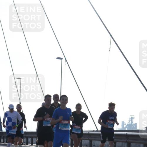03.10.2026 - Köhlbrandbrückenlauf Tim E. http://msf.ph/oto/10609917 03.10.2026 09:24:08 Position 1 2213, 1229, 2018 meine-sportfotos.de