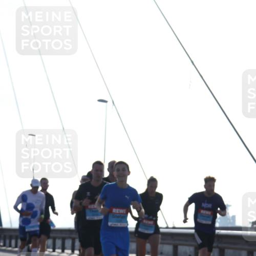 03.10.2026 - Köhlbrandbrückenlauf Tim E. http://msf.ph/oto/10609920 03.10.2026 09:24:08 Position 1  meine-sportfotos.de