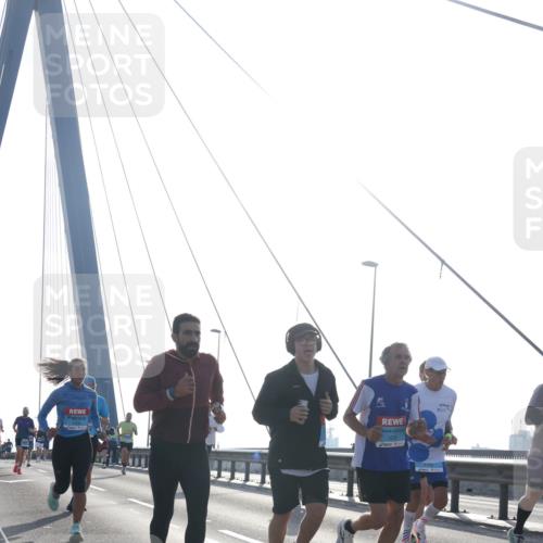 03.10.2026 - Köhlbrandbrückenlauf Tim E. http://msf.ph/oto/10609968 03.10.2026 09:24:12 Position 1 1222 meine-sportfotos.de