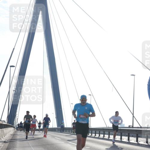 03.10.2026 - Köhlbrandbrückenlauf Tim E. http://msf.ph/oto/10609999 03.10.2026 09:24:14 Position 1 1262 meine-sportfotos.de