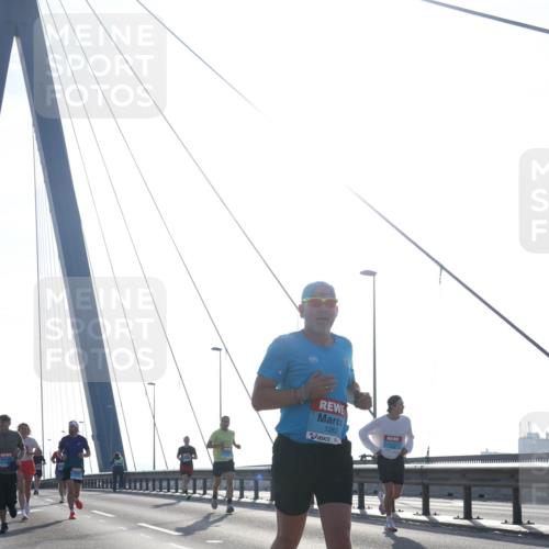 03.10.2026 - Köhlbrandbrückenlauf Tim E. http://msf.ph/oto/10610017 03.10.2026 09:24:15 Position 1 1262 meine-sportfotos.de