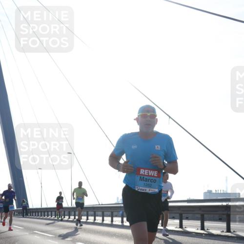03.10.2026 - Köhlbrandbrückenlauf Tim E. http://msf.ph/oto/10610023 03.10.2026 09:24:16 Position 1 1262 meine-sportfotos.de