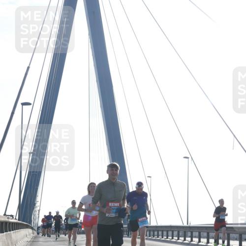 03.10.2026 - Köhlbrandbrückenlauf Tim E. http://msf.ph/oto/10610031 03.10.2026 09:24:18 Position 1  meine-sportfotos.de