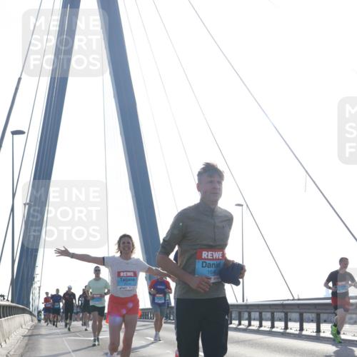 03.10.2026 - Köhlbrandbrückenlauf Tim E. http://msf.ph/oto/10610044 03.10.2026 09:24:19 Position 1 1646 meine-sportfotos.de
