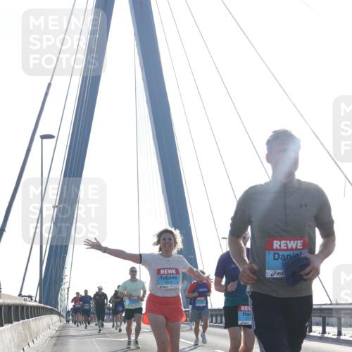 03.10.2026 - Köhlbrandbrückenlauf Tim E. http://msf.ph/oto/10610052 03.10.2026 09:24:19 Position 1 2014, 2270, 164 meine-sportfotos.de