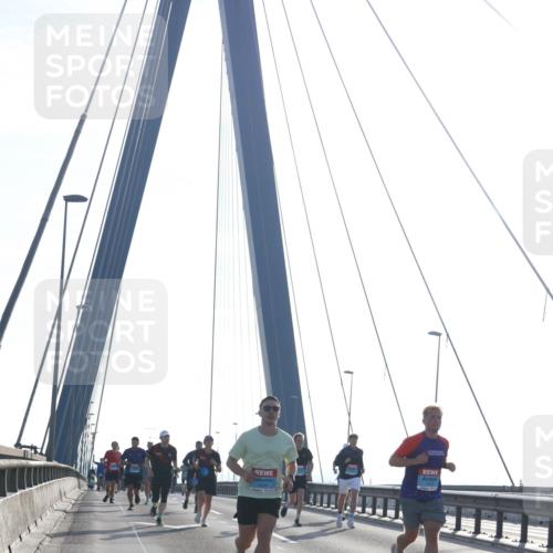 03.10.2026 - Köhlbrandbrückenlauf Tim E. http://msf.ph/oto/10610070 03.10.2026 09:24:22 Position 1  meine-sportfotos.de