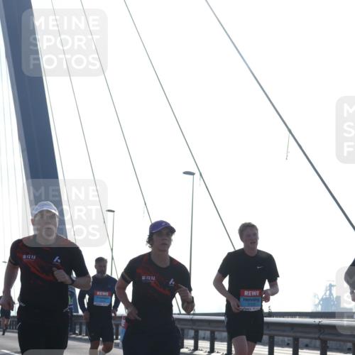 03.10.2026 - Köhlbrandbrückenlauf Tim E. http://msf.ph/oto/10610124 03.10.2026 09:24:27 Position 1 2122 meine-sportfotos.de