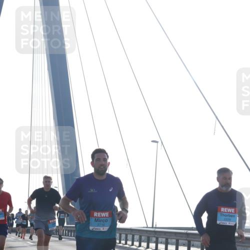 03.10.2026 - Köhlbrandbrückenlauf Tim E. http://msf.ph/oto/10610149 03.10.2026 09:24:29 Position 1 2718, 2229 meine-sportfotos.de