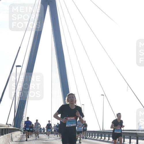 03.10.2026 - Köhlbrandbrückenlauf Tim E. http://msf.ph/oto/10610225 03.10.2026 09:24:39 Position 1 1695 meine-sportfotos.de