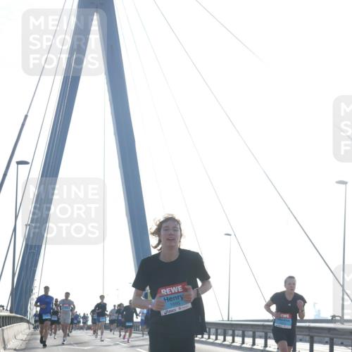 03.10.2026 - Köhlbrandbrückenlauf Tim E. http://msf.ph/oto/10610228 03.10.2026 09:24:39 Position 1 1695 meine-sportfotos.de