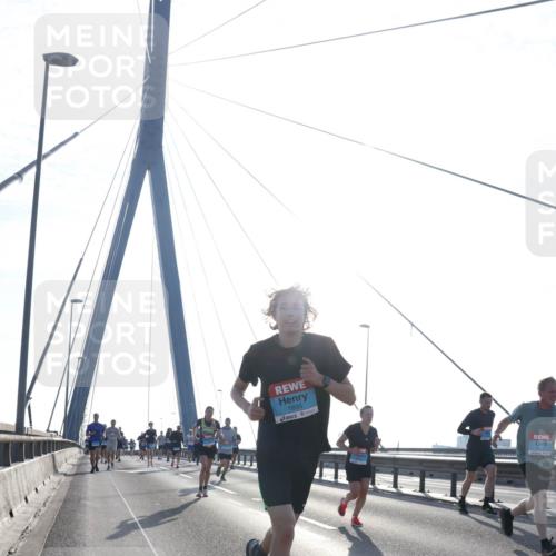 03.10.2026 - Köhlbrandbrückenlauf Tim E. http://msf.ph/oto/10610233 03.10.2026 09:24:40 Position 1 1695 meine-sportfotos.de