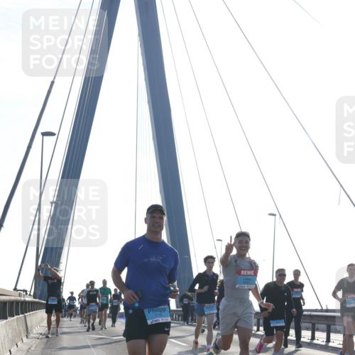 03.10.2026 - Köhlbrandbrückenlauf Tim E. http://msf.ph/oto/10610275 03.10.2026 09:24:44 Position 1 1745 meine-sportfotos.de