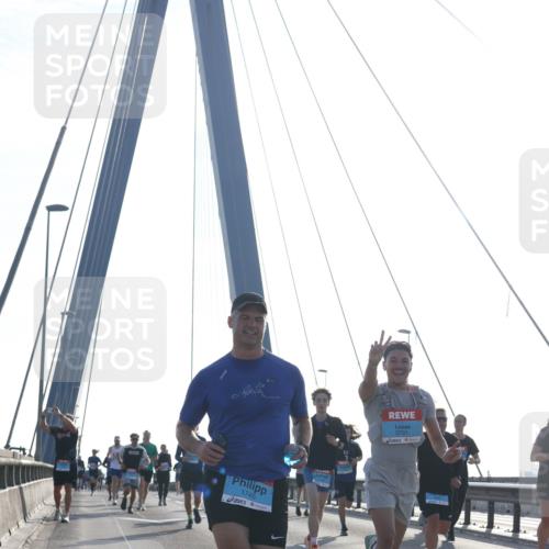 03.10.2026 - Köhlbrandbrückenlauf Tim E. http://msf.ph/oto/10610281 03.10.2026 09:24:45 Position 1 1745, 3731 meine-sportfotos.de