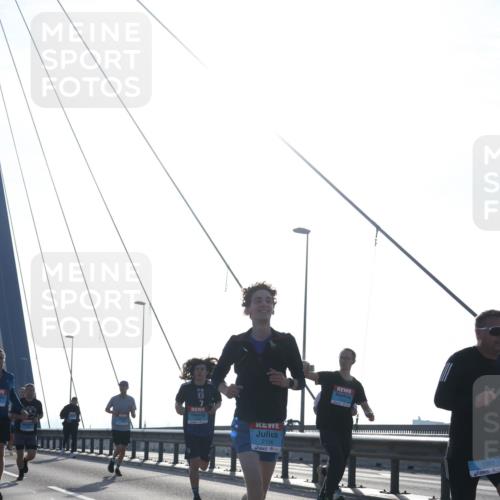 03.10.2026 - Köhlbrandbrückenlauf Tim E. http://msf.ph/oto/10610306 03.10.2026 09:24:47 Position 1 2156, 1280 meine-sportfotos.de