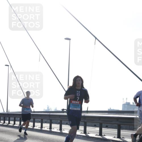 03.10.2026 - Köhlbrandbrückenlauf Tim E. http://msf.ph/oto/10610316 03.10.2026 09:24:48 Position 1 7, 2325 meine-sportfotos.de