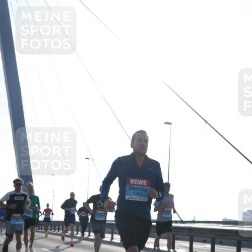 03.10.2026 - Köhlbrandbrückenlauf Tim E. http://msf.ph/oto/10610331 03.10.2026 09:24:50 Position 1 2361 meine-sportfotos.de