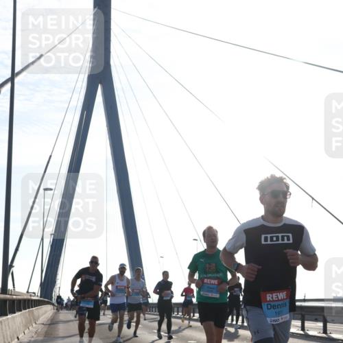 03.10.2026 - Köhlbrandbrückenlauf Tim E. http://msf.ph/oto/10610369 03.10.2026 09:24:52 Position 1 1911 meine-sportfotos.de