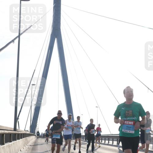 03.10.2026 - Köhlbrandbrückenlauf Tim E. http://msf.ph/oto/10610378 03.10.2026 09:24:53 Position 1 3799 meine-sportfotos.de