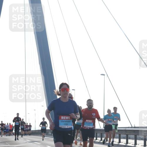 03.10.2026 - Köhlbrandbrückenlauf Tim E. http://msf.ph/oto/10610443 03.10.2026 09:24:58 Position 1 1084, 1325 meine-sportfotos.de