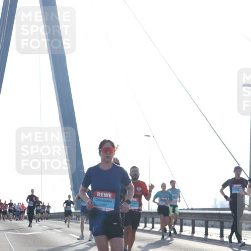 03.10.2026 - Köhlbrandbrückenlauf Tim E. http://msf.ph/oto/10610444 03.10.2026 09:24:58 Position 1 1084 meine-sportfotos.de