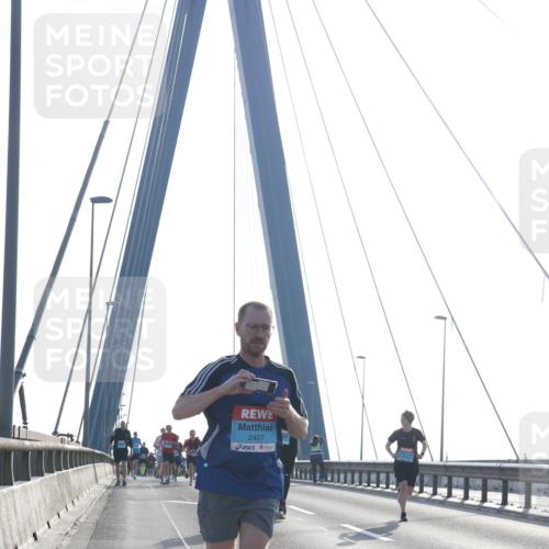 03.10.2026 - Köhlbrandbrückenlauf Tim E. http://msf.ph/oto/10610497 03.10.2026 09:25:03 Position 1 2427 meine-sportfotos.de